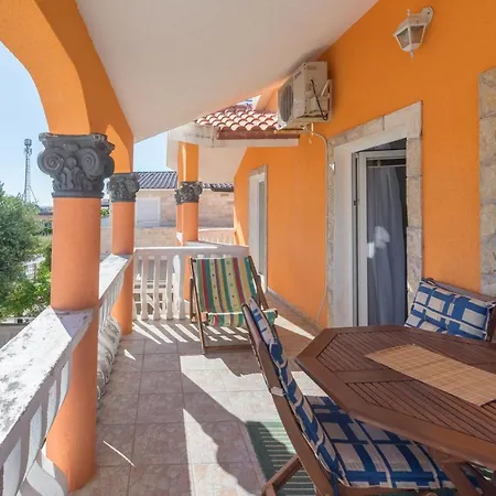 Nena Apartmani Vir Exterior photo