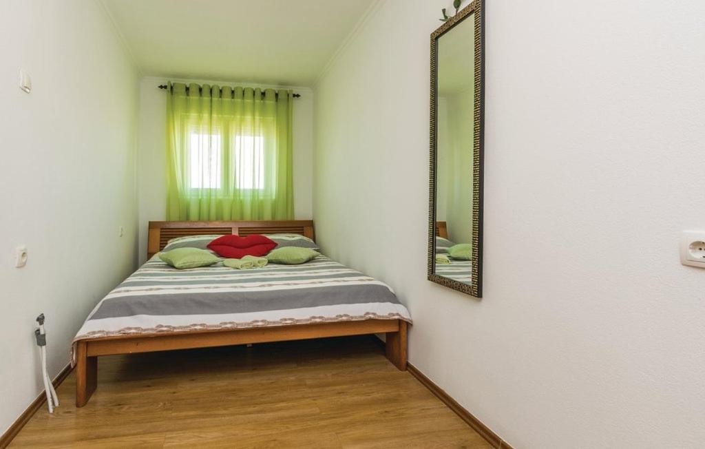 Nena Apartment Vir