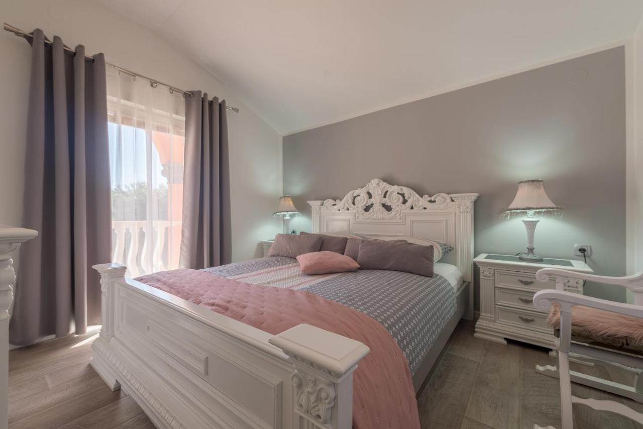 Nena Apartment Vir